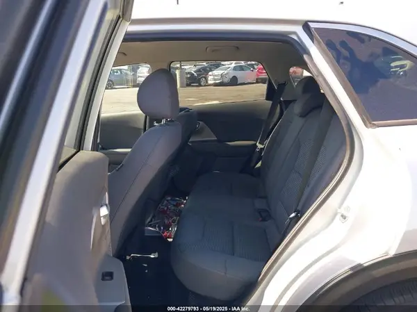 KNDCB3LC4J5210135 2018 KIA NIRO - Image 8
