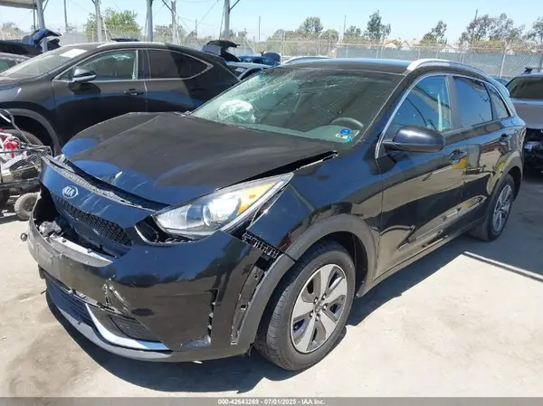 KNDCB3LC4J5210314 2018 KIA NIRO - Image 2