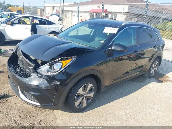 KNDCB3LC4J5210829 2018 KIA NIRO - Image 2