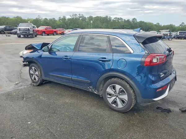 KNDCB3LC4J5211141 2018 KIA NIRO - Image 2