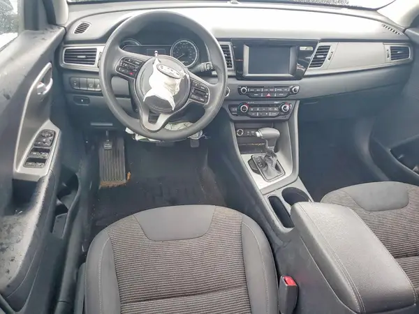 KNDCB3LC4J5211141 2018 KIA NIRO - Image 8