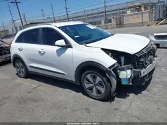 KNDCB3LC4J5211379 2018 KIA NIRO