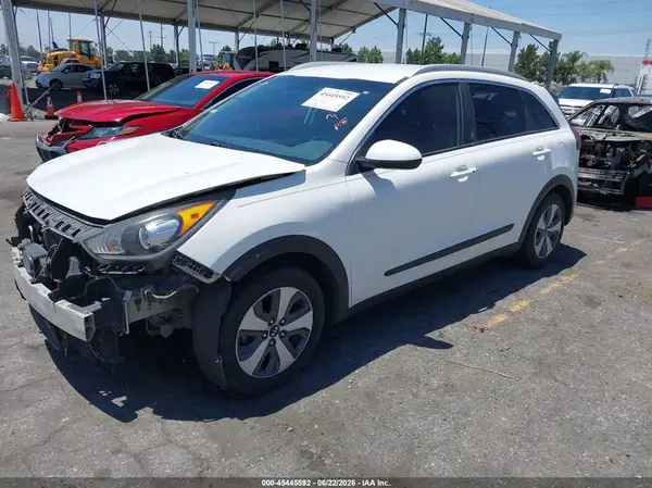 KNDCB3LC4J5211379 2018 KIA NIRO - Image 2
