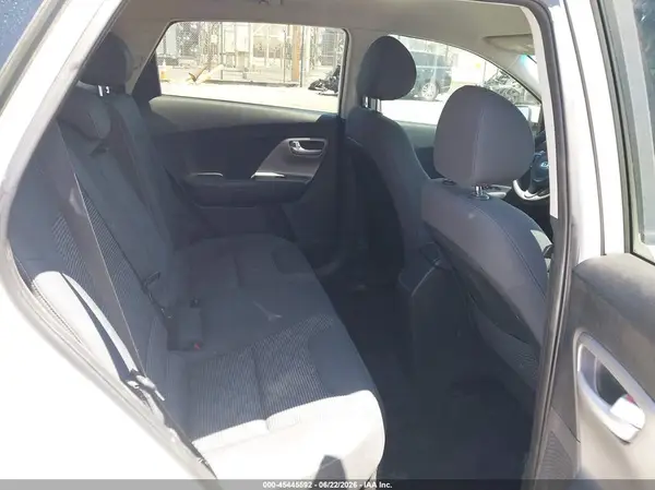 KNDCB3LC4J5211379 2018 KIA NIRO - Image 8