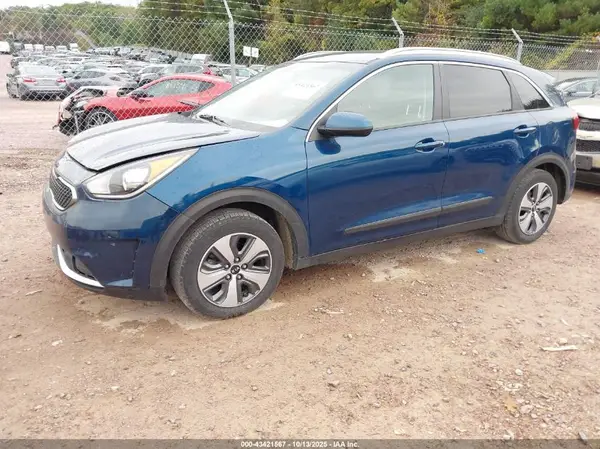 KNDCB3LC4J5212080 2018 KIA NIRO - Image 2