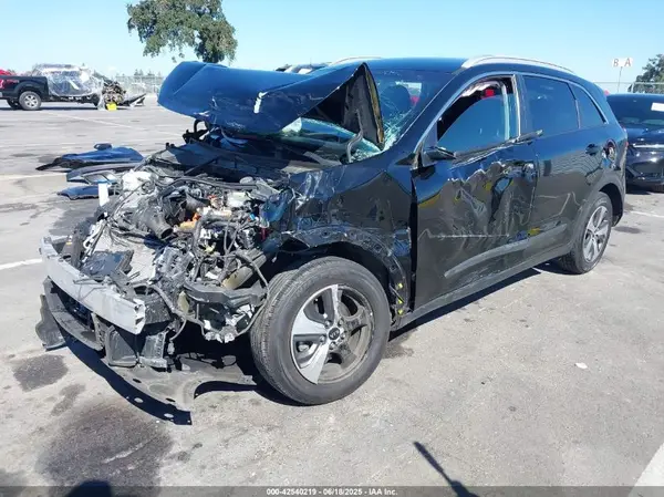 KNDCB3LC4K5219466 2019 KIA NIRO - Image 2