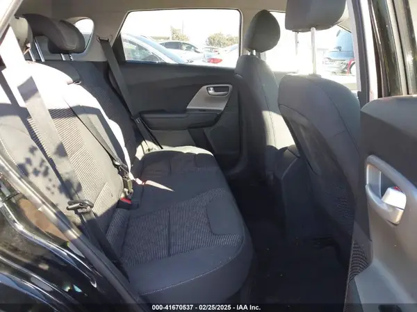 KNDCB3LC4K5241497 2019 KIA NIRO - Image 8