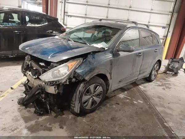 KNDCB3LC4K5250202 2019 KIA NIRO - Image 2