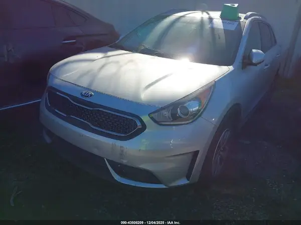 KNDCB3LC4K5256954 2019 KIA NIRO - Image 2