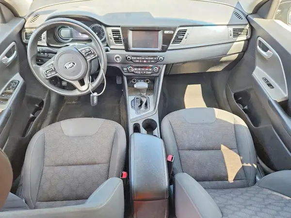 KNDCB3LC4K5259157 2019 KIA NIRO - Image 8