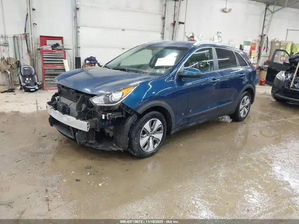 KNDCB3LC4K5263158 2019 KIA NIRO - Image 2