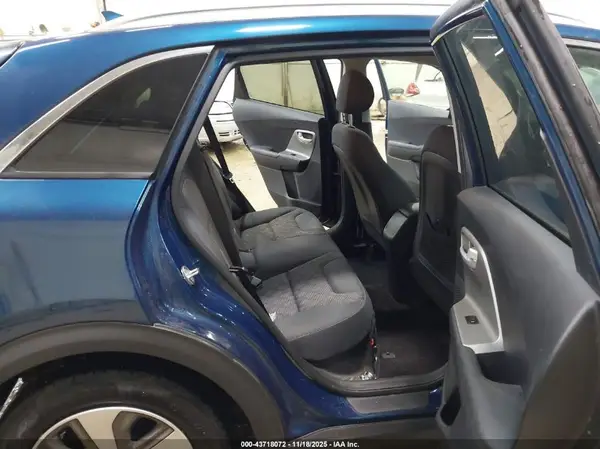 KNDCB3LC4K5263158 2019 KIA NIRO - Image 8
