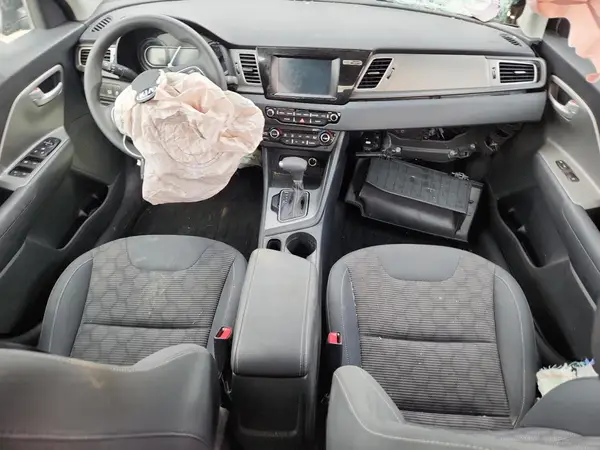 KNDCB3LC4K5266027 2019 KIA NIRO - Image 8