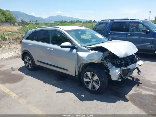 KNDCB3LC4K5302752 2019 KIA NIRO - Image 1