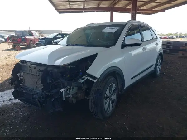 KNDCB3LC4K5316327 2019 KIA NIRO - Image 2