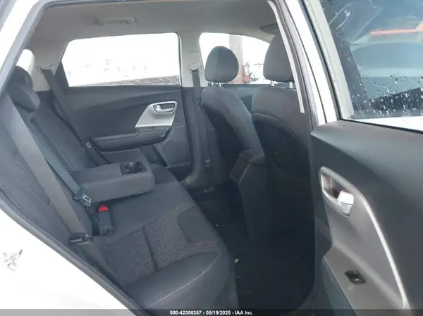 KNDCB3LC4K5316327 2019 KIA NIRO - Image 8