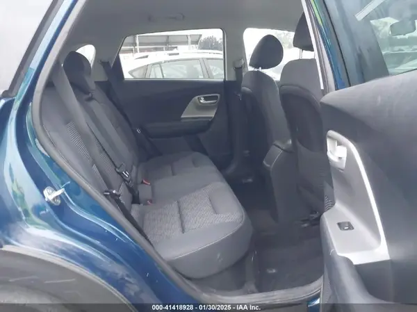 KNDCB3LC4K5318059 2019 KIA NIRO - Image 8