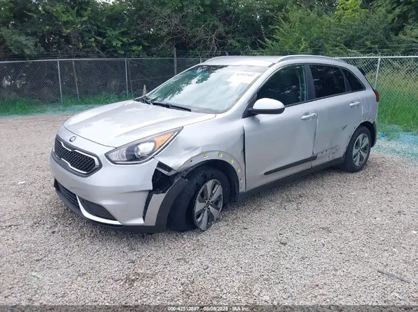 KNDCB3LC4K5330048 2019 KIA NIRO - Image 2