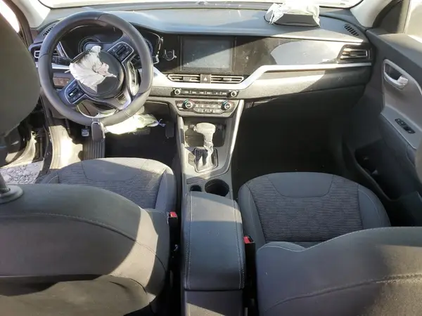 KNDCB3LC4M5467915 2021 KIA NIRO - Image 8