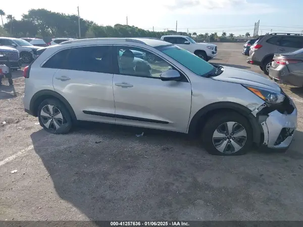 KNDCB3LC4M5479000 2021 KIA NIRO - Image 1