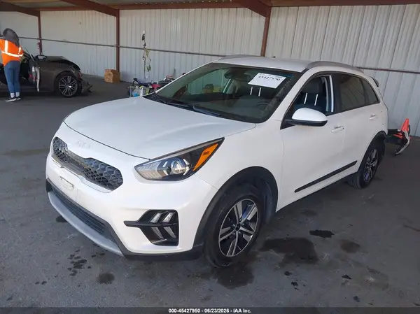 KNDCB3LC4N5503152 2022 KIA NIRO - Image 2