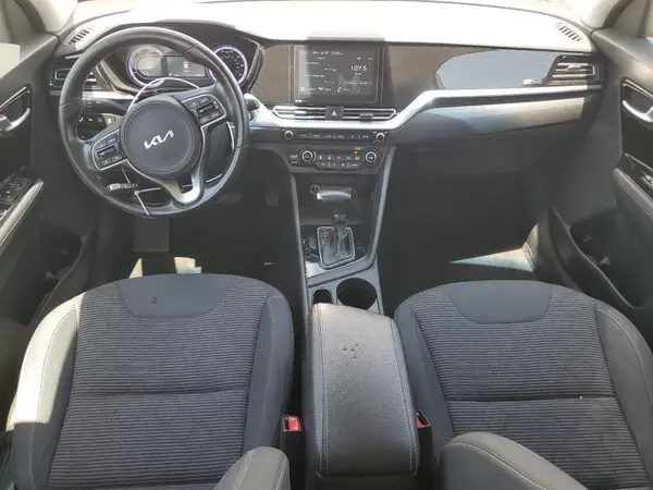 KNDCB3LC4N5512787 2022 KIA NIRO - Image 8