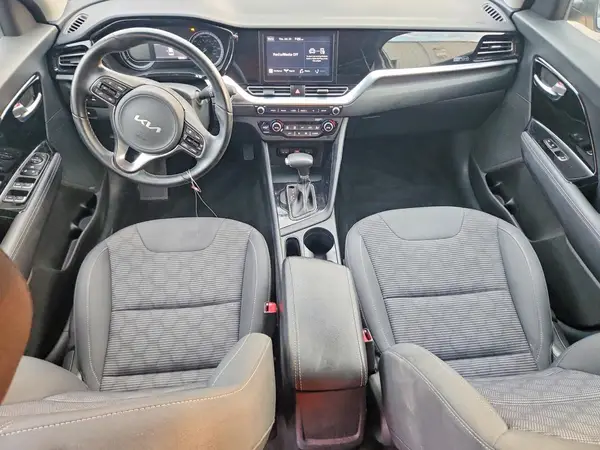 KNDCB3LC4N5515222 2022 KIA NIRO - Image 8