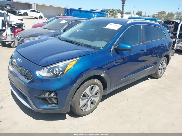 KNDCB3LC4N5515771 2022 KIA NIRO - Image 2