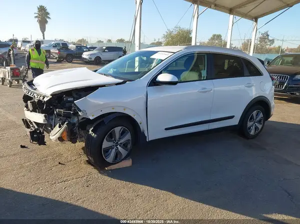 KNDCB3LC4N5537222 2022 KIA NIRO - Image 2