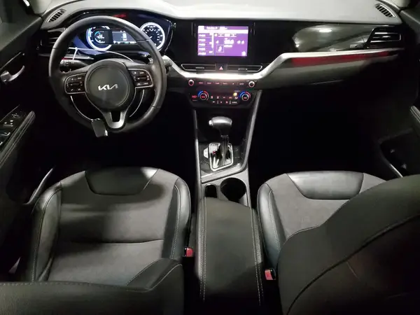 KNDCB3LC4N5542811 2022 KIA NIRO - Image 8