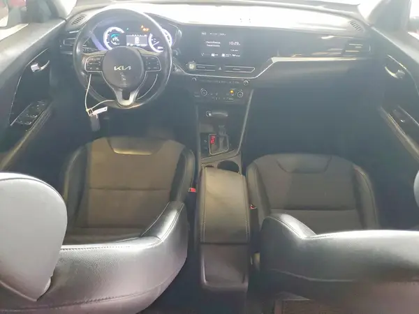 KNDCB3LC4N5546308 2022 KIA NIRO - Image 8