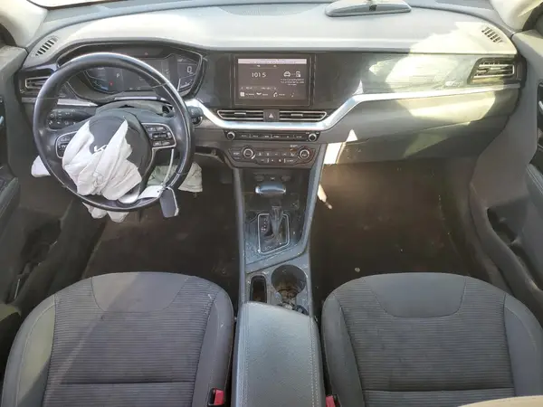 KNDCB3LC4N5549418 2022 KIA NIRO - Image 8