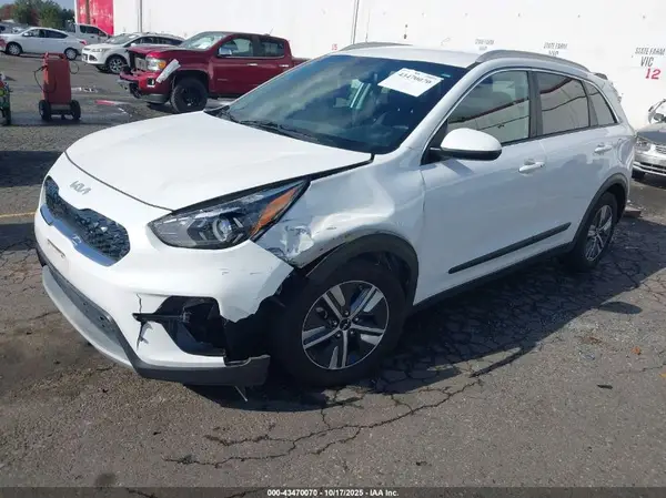 KNDCB3LC4N5549564 2022 KIA NIRO - Image 2