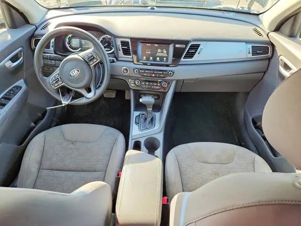 KNDCB3LC5H5047246 2017 KIA NIRO - Image 8
