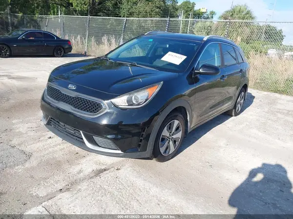 KNDCB3LC5H5047960 2017 KIA NIRO - Image 2