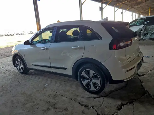 KNDCB3LC5H5049384 2017 KIA NIRO - Image 2