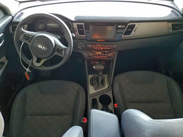 KNDCB3LC5H5049384 2017 KIA NIRO - Image 8