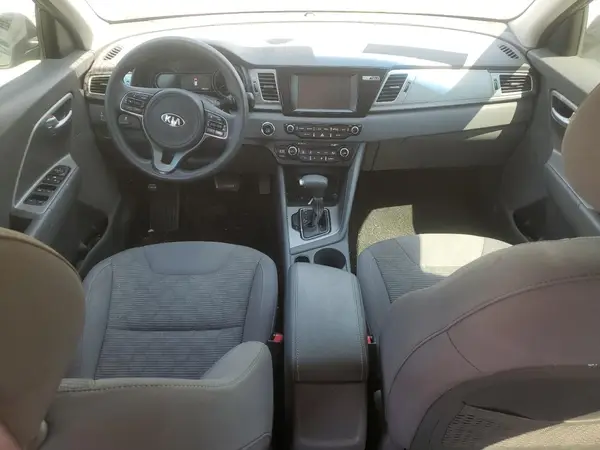 KNDCB3LC5H5053502 2017 KIA NIRO - Image 8