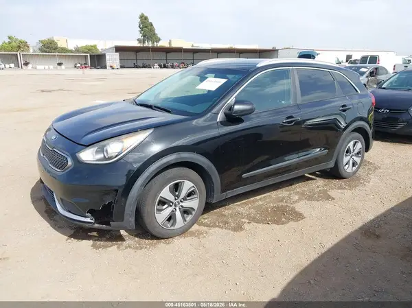 KNDCB3LC5H5055329 2017 KIA NIRO - Image 2