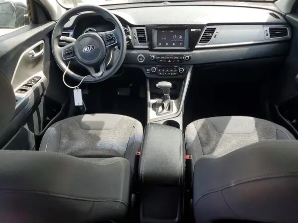 KNDCB3LC5H5055346 2017 KIA NIRO - Image 8