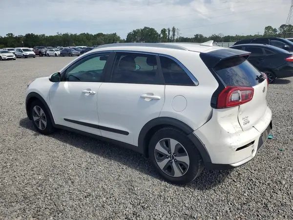 KNDCB3LC5H5055895 2017 KIA NIRO - Image 2