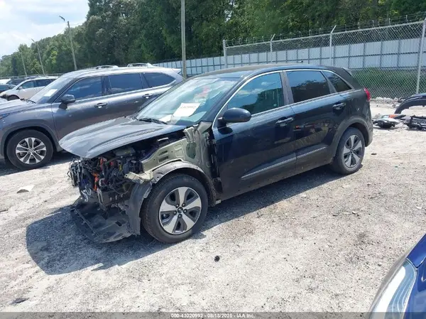 KNDCB3LC5H5062538 2017 KIA NIRO - Image 2