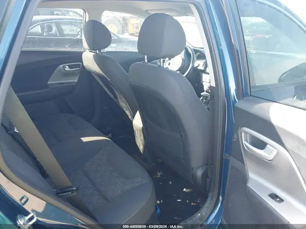 KNDCB3LC5H5062667 2017 KIA NIRO - Image 8