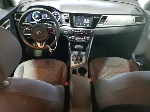 KNDCB3LC5H5062958 2017 KIA NIRO - Image 8