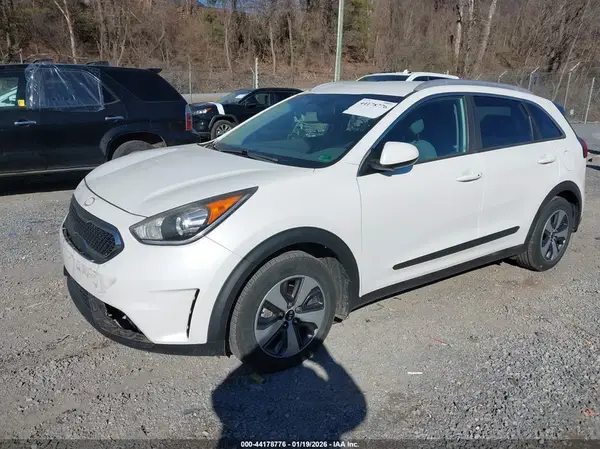 KNDCB3LC5H5065066 2017 KIA NIRO - Image 2