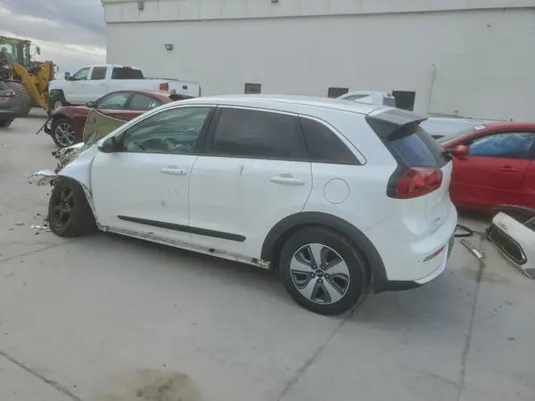 KNDCB3LC5H5065763 2017 KIA NIRO - Image 2