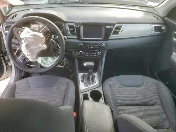 KNDCB3LC5H5065763 2017 KIA NIRO - Image 8