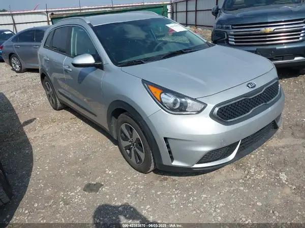 KNDCB3LC5H5068310 2017 KIA NIRO - Image 1