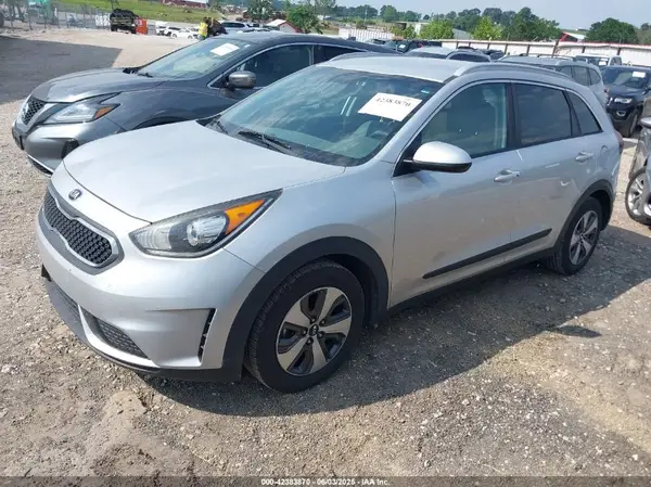 KNDCB3LC5H5068310 2017 KIA NIRO - Image 2