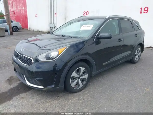 KNDCB3LC5H5072065 2017 KIA NIRO - Image 2